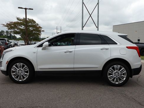 Used 2017 Cadillac XT5 Premium Luxury FWD image 2
