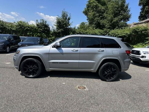 Used 2018 Jeep Grand Cherokee Altitude AWD/4WD image 6