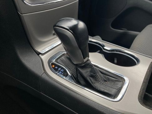 Used 2021 Jeep Grand Cherokee Laredo image 26