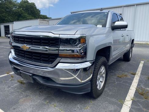 Used 2019 Chevrolet Silverado 1500 LT AWD/4WD image 3