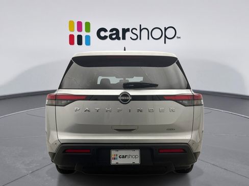 Used 2024 Nissan Pathfinder S image 3