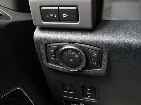 Used 2022 Ford F350 Platinum w/ Tremor Off-Road Package AWD/4WD image 28