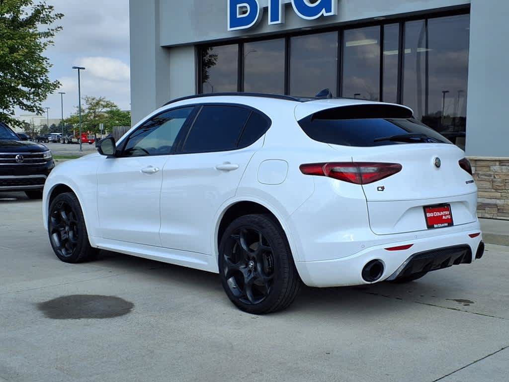 Used 2023 Alfa Romeo Stelvio Estrema AWD/4WD image 3