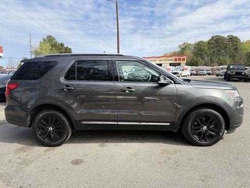 Used 2018 Ford Explorer XLT w/ Equipment Group 202A image 4