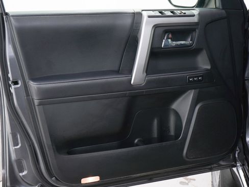 Used 2022 Toyota 4Runner Limited AWD/4WD image 19