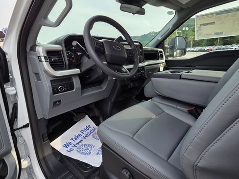 New 2026 Ford F550 4x4 Regular Cab Super Duty w/ XL Chrome Package image 15
