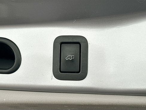 Used 2016 Toyota Highlander XLE image 30