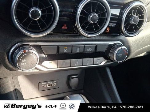 Used 2022 Nissan Sentra SV image 18