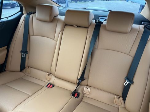 Used 2024 Lexus ES 350 w/ Premium Package image 17
