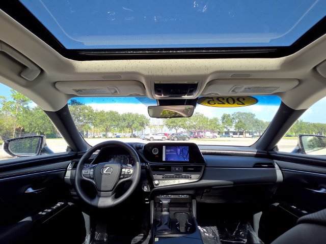 Used 2025 Lexus ES 350 w/ Premium Package FWD image 19
