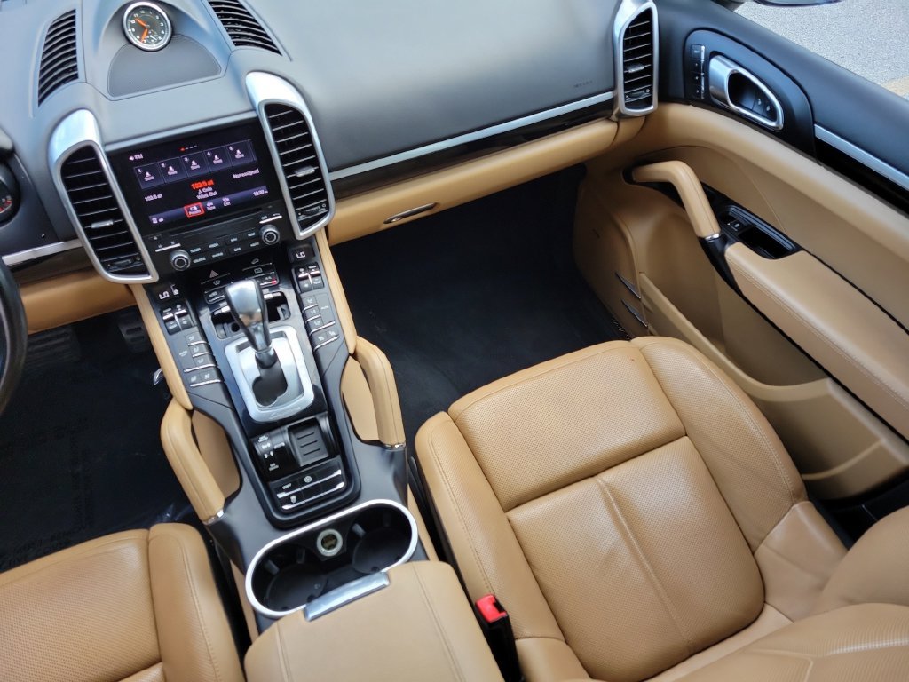 Used 2018 Porsche Cayenne Platinum Edition w/ Premium Package AWD/4WD image 22