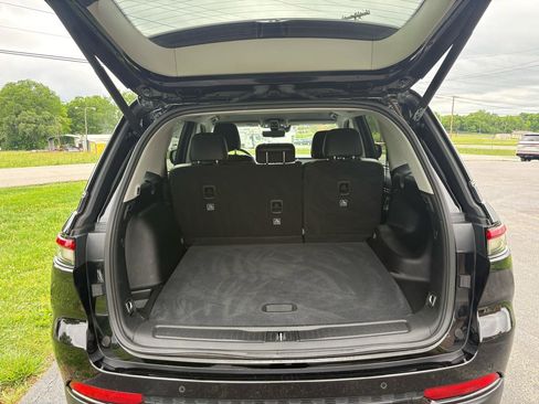 Used 2023 Jeep Grand Cherokee Limited w/ Luxury Tech Group II AWD/4WD image 4