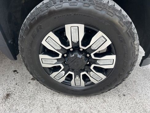 Used 2025 GMC Sierra 2500 Denali w/ Technology Package image 4