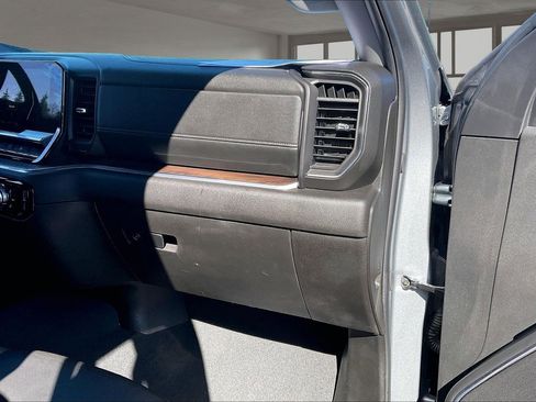 Used 2025 GMC Sierra 1500 SLT image 27