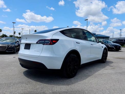 Used 2021 Tesla Model Y Long Range AWD/4WD image 2
