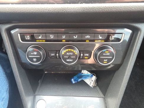 Used 2019 Volkswagen Tiguan SE image 30