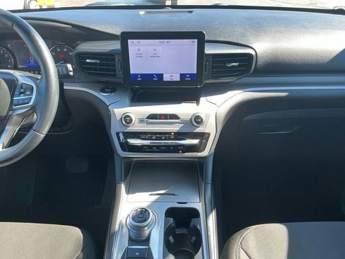 Used 2022 Ford Explorer XLT image 20
