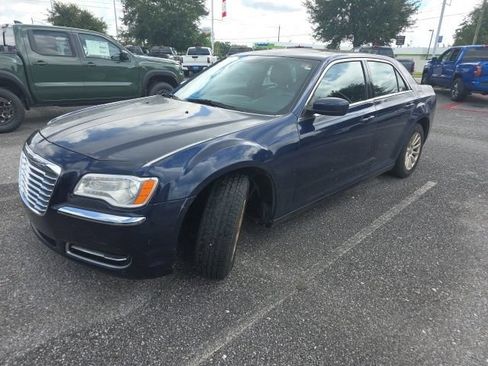 Used 2014 Chrysler 300 RWD image 2