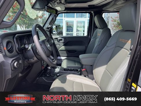 New 2025 Jeep Gladiator Mojave image 3
