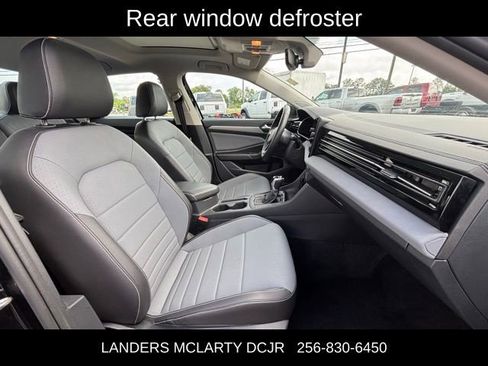 Used 2025 Volkswagen Jetta SE FWD image 10