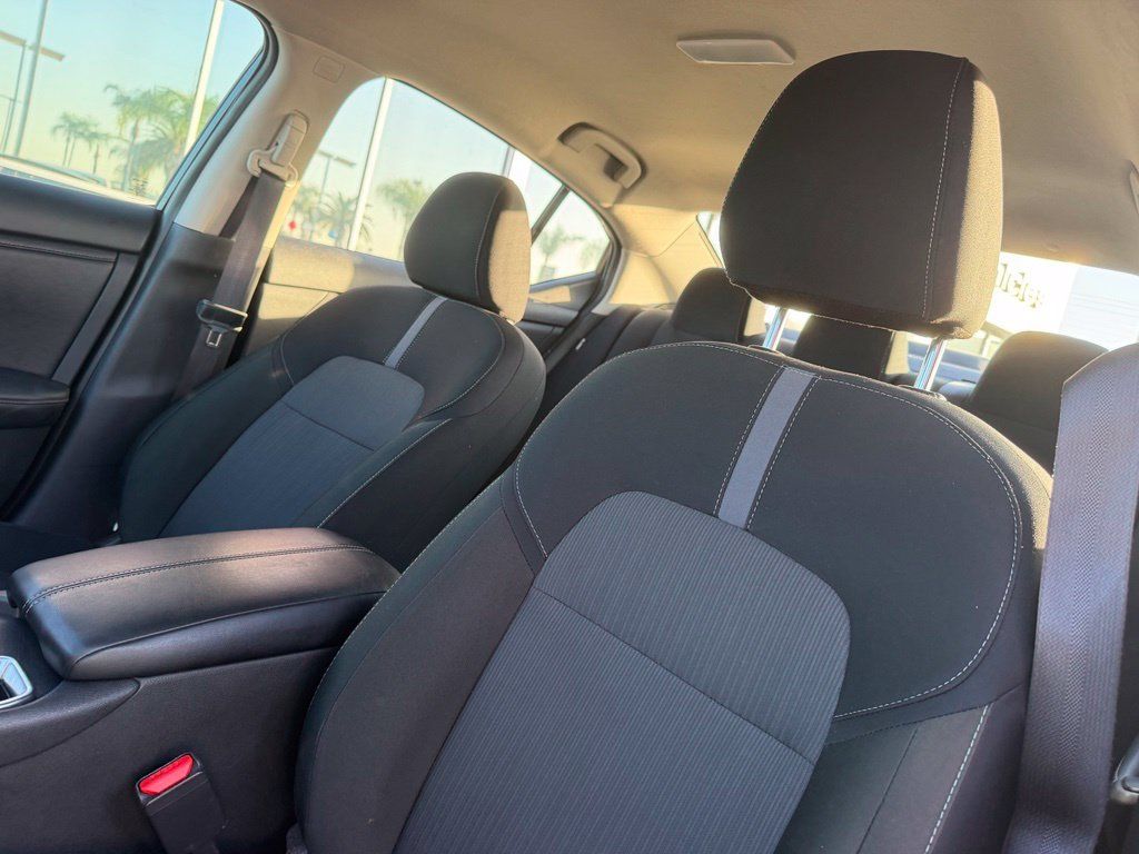 Used 2025 Nissan Sentra SV FWD image 10