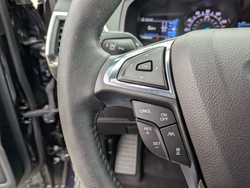 Certified 2022 Ford Edge Titanium w/ Equipment Group 301A image 18