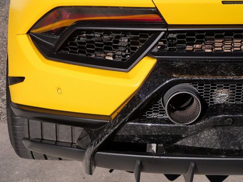 Used 2018 Lamborghini Huracan Performante image 10