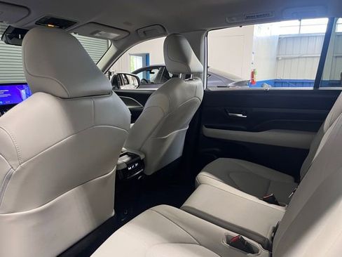 Used 2024 Toyota Grand Highlander XLE image 17