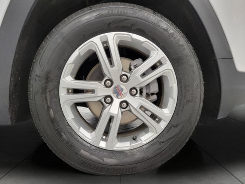 Used 2024 GMC Terrain SLE image 4