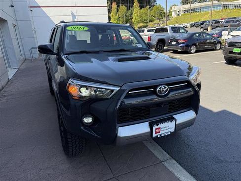 Certified 2024 Toyota 4Runner TRD Off-Road Premium w/ Off Road Premium Plus Package AWD/4WD image 10