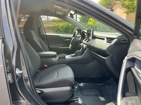 Used 2024 Toyota RAV4 XLE AWD/4WD image 27