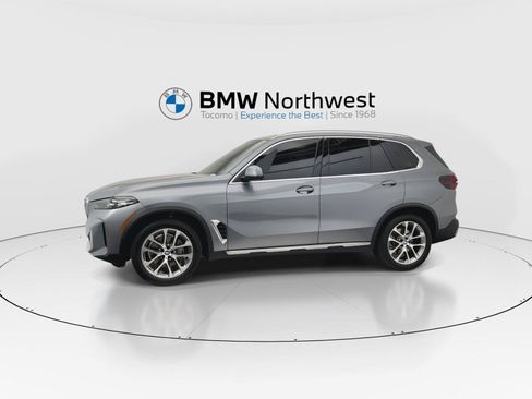 Used 2024 BMW X5 xDrive40i w/ Parking Assistance Package AWD/4WD image 10