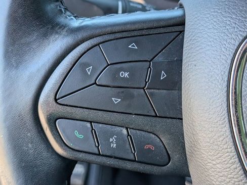 Used 2022 Dodge Challenger SXT RWD image 17