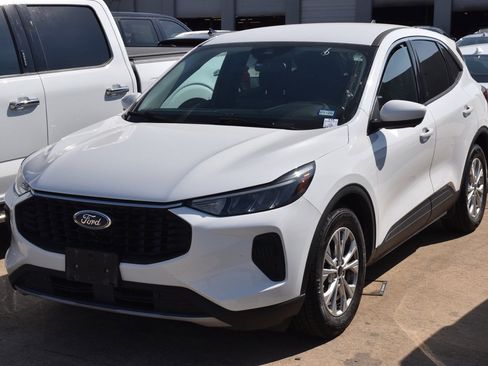 Certified 2023 Ford Escape Active w/ Tech Pack #2 image 2