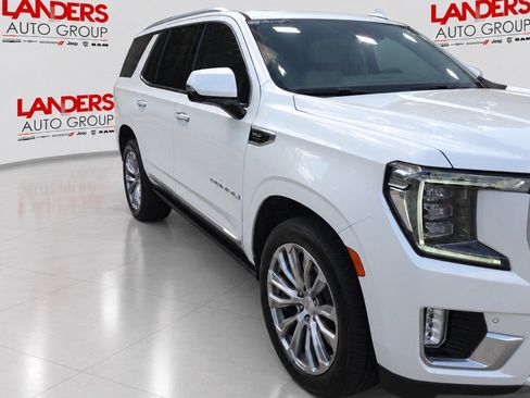 Used 2021 GMC Yukon Denali w/ Denali Premium Package RWD image 3