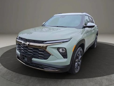 Used 2025 Chevrolet TrailBlazer ACTIV w/ Convenience Package AWD/4WD image 1