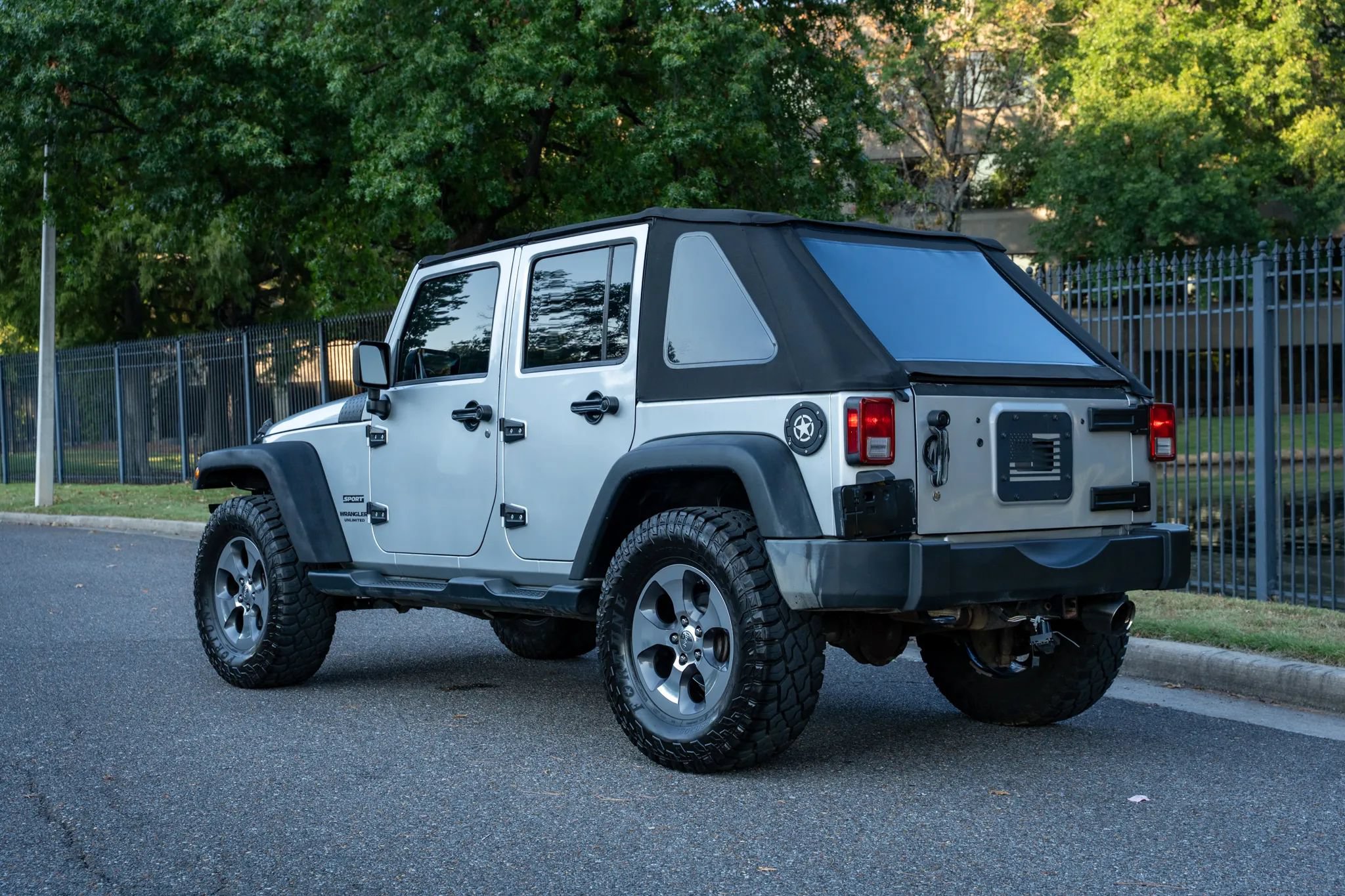 Used 2010 Jeep Wrangler Unlimited Sport RWD image 8