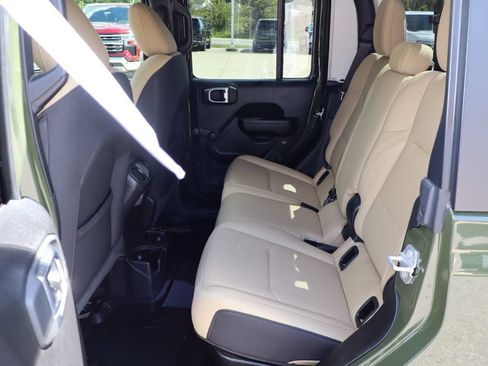 Used 2022 Jeep Gladiator Sport AWD/4WD image 38
