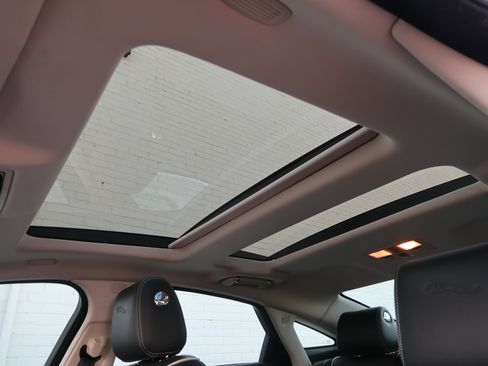 Used 2016 Jaguar XJ Supercharged image 37