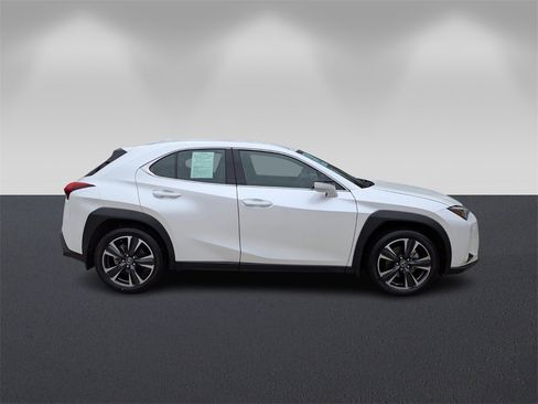 Used 2021 Lexus UX 200 w/ Premium Package image 4