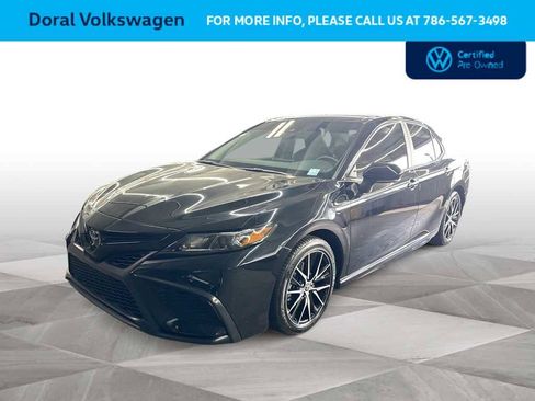 Used 2024 Toyota Camry SE image 1