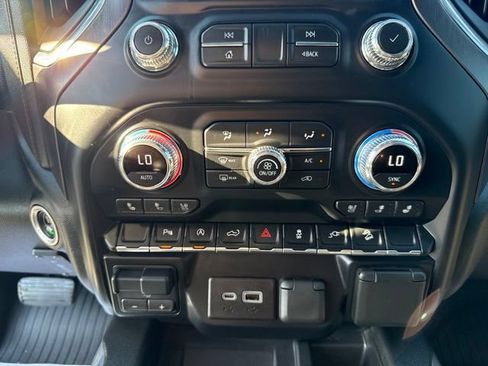 Used 2020 GMC Sierra 1500 AT4 w/ AT4 Premium Package AWD/4WD image 17