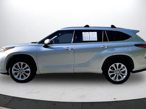 Used 2021 Toyota Highlander Limited FWD image 6
