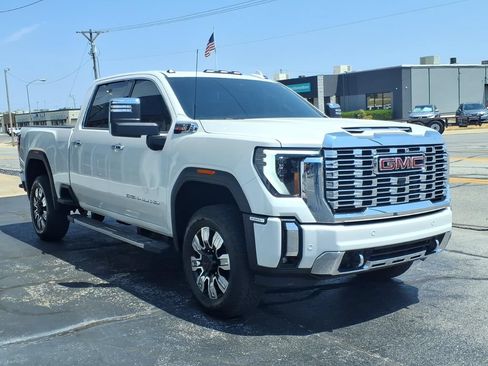 Used 2024 GMC Sierra 2500 Denali w/ Denali Reserve Package AWD/4WD image 3