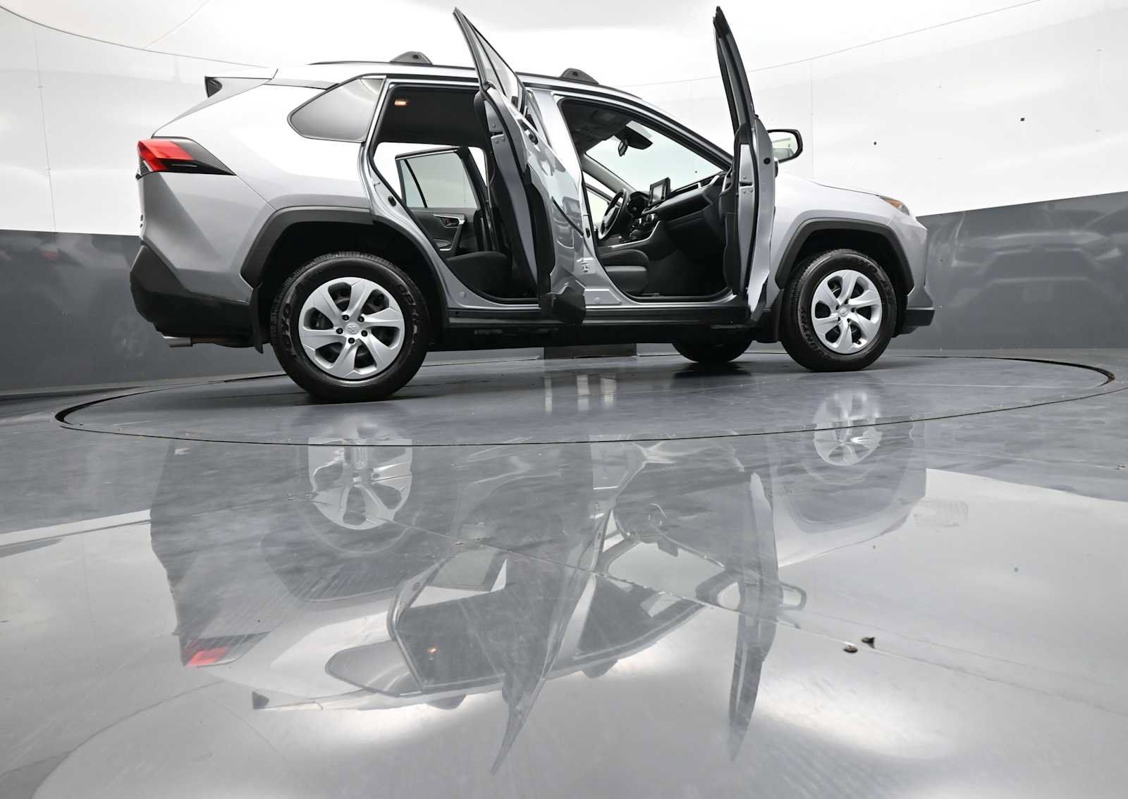 Used 2021 Toyota RAV4 LE AWD/4WD image 46