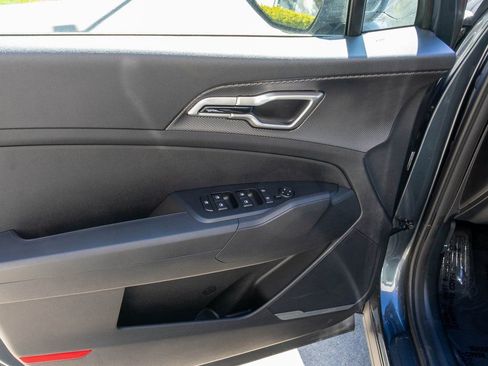 Used 2025 Kia Sportage LX image 12