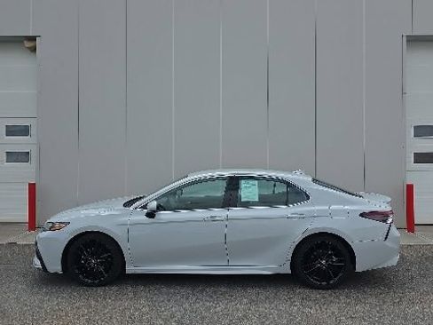 Used 2024 Toyota Camry XSE FWD image 2