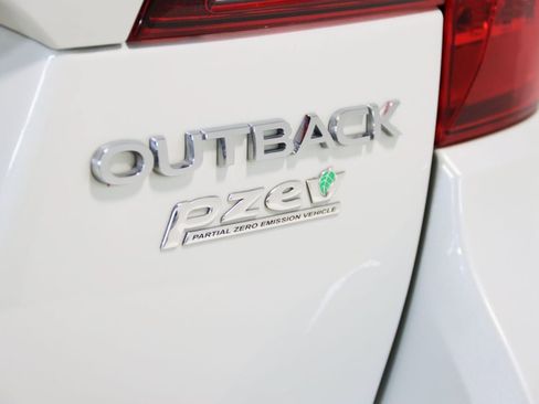 Used 2017 Subaru Outback 2.5i Limited AWD/4WD image 14