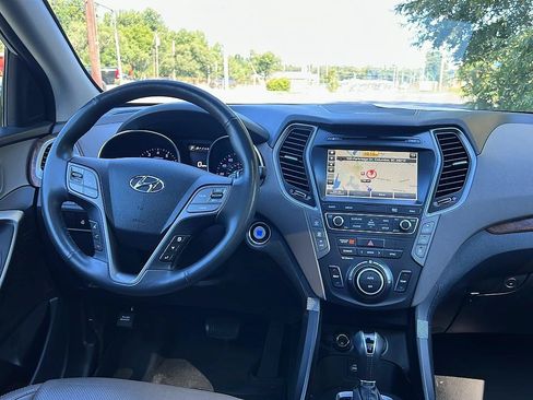 Used 2017 Hyundai Santa Fe FWD image 12