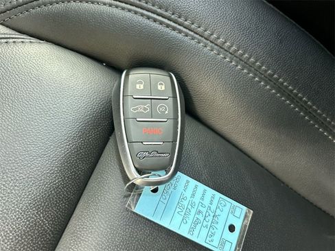 Used 2023 Alfa Romeo Stelvio Ti image 13